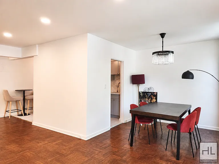 850 Howard Ave #1B — Photo 7