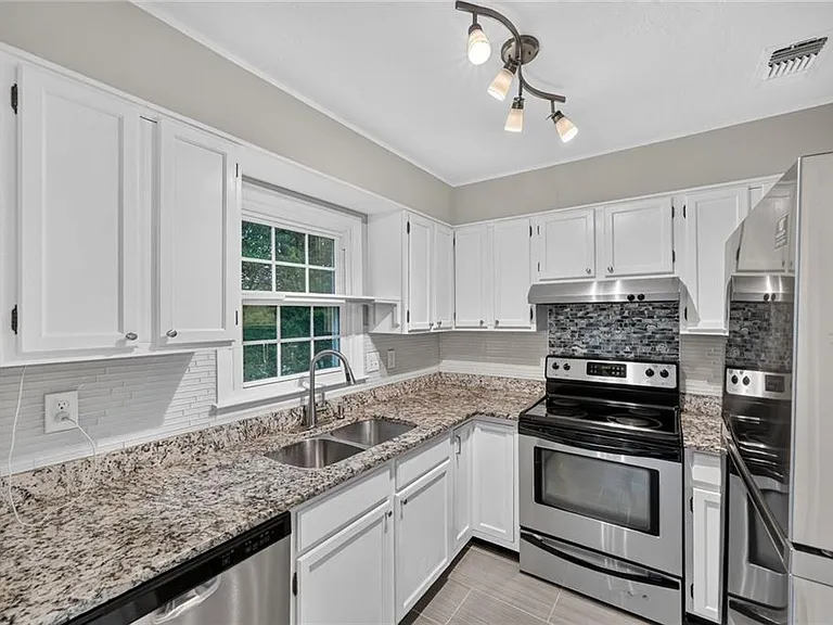 226 High Creek Dr — Photo 9