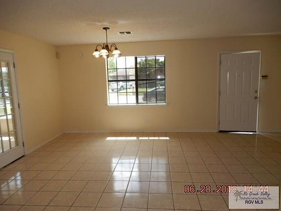 4th image of 370 Red Rose St
