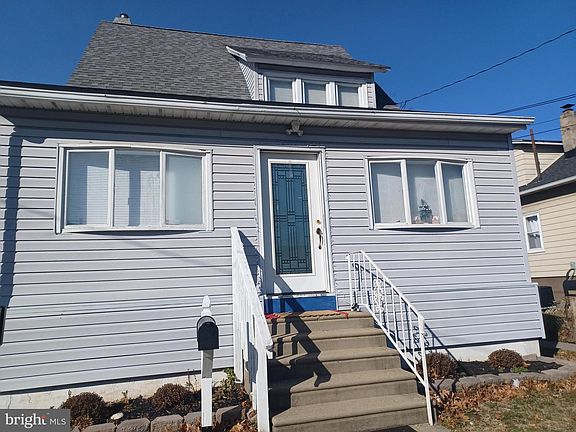 3rd image of 11 W Cedar Ave