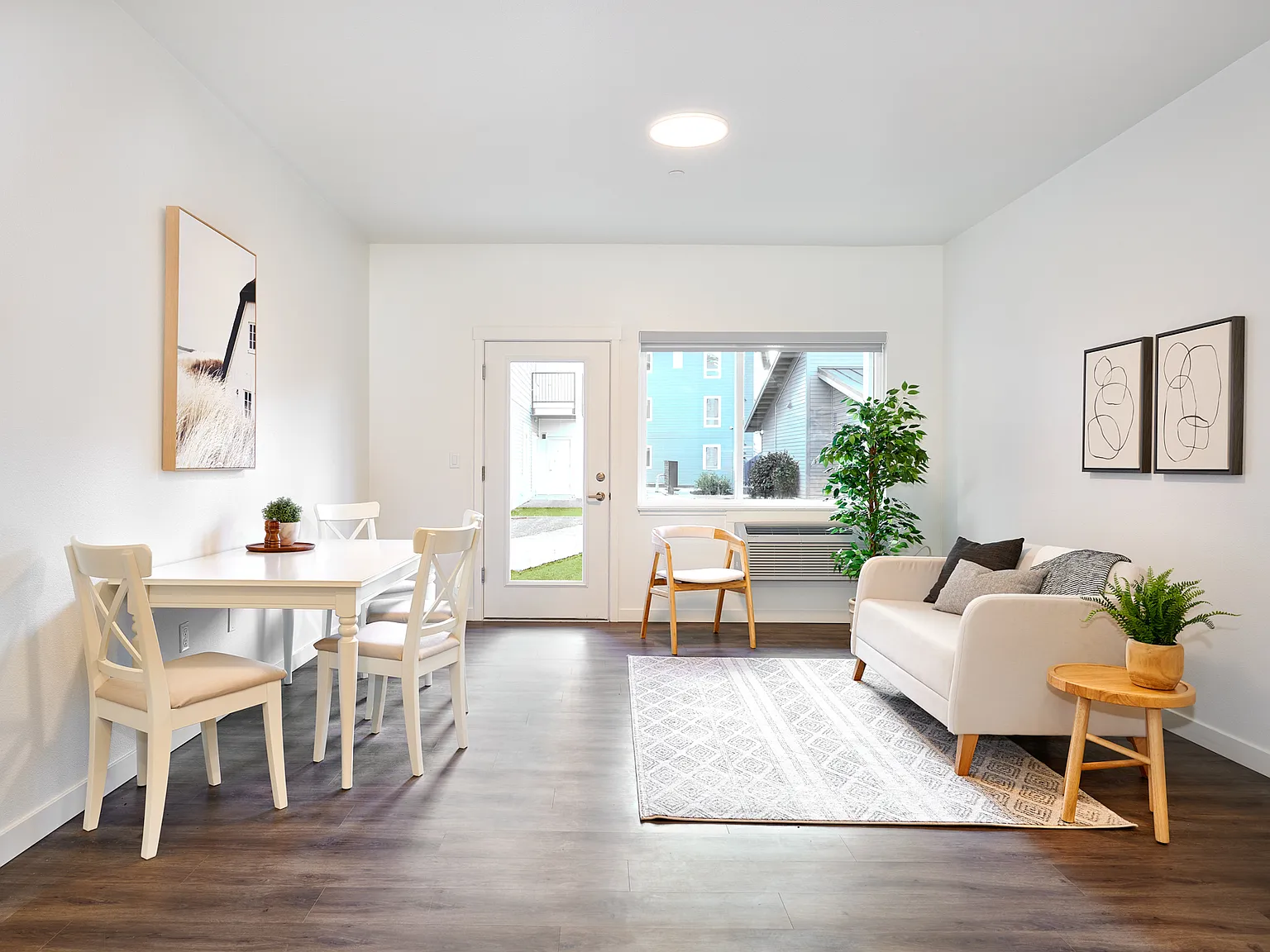 Sunstone Apartments — Photo 1