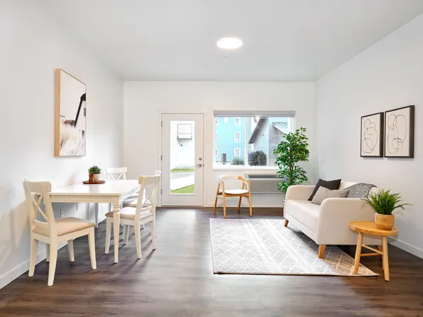 Bear Creek Apartments, 1000 W Main St #7df5b8c13, Molalla, OR 97038