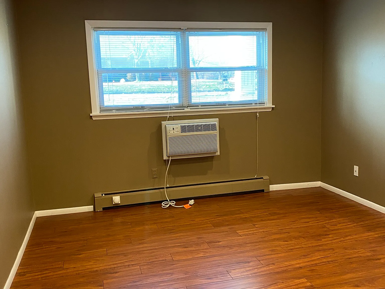 705 3rd St East Apartments, Monticello - 1 — Photo 4