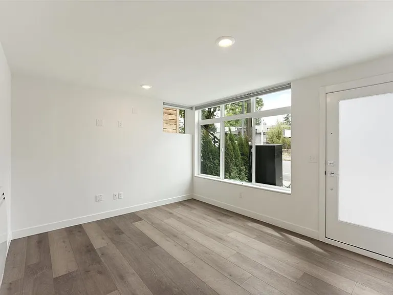 5810 Roosevelt Way NE #D — Photo 7