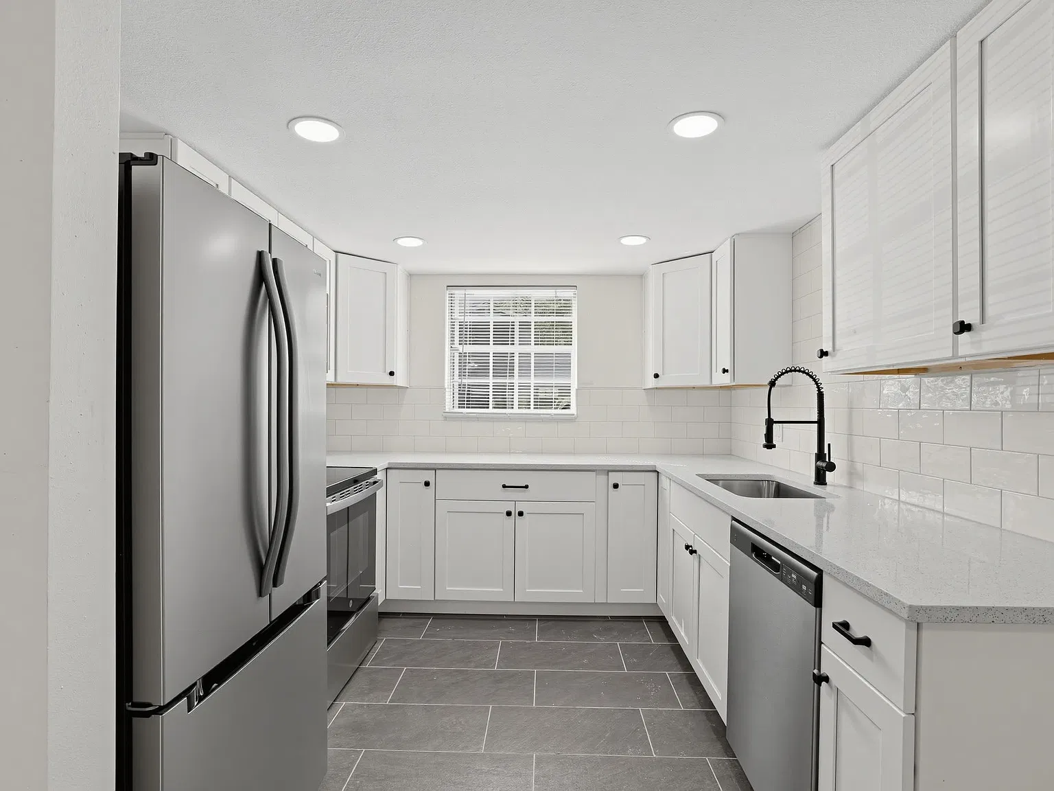 Fully remodeled, all-new appliances and water filtration system. — Photo 4