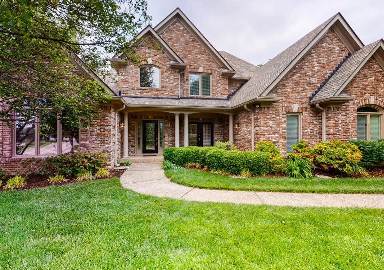 Amazing Home Prospect Kentucky For Rent — Photo 1