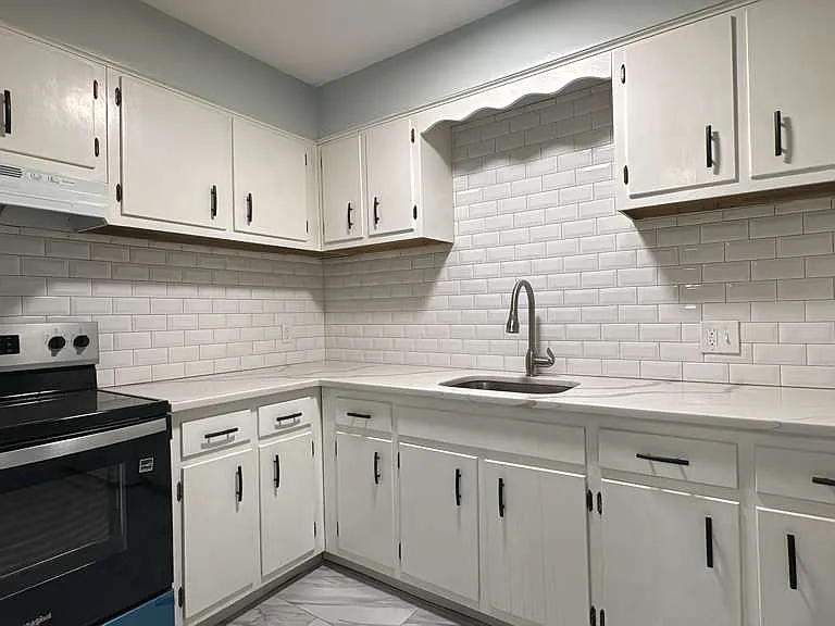 560 Main St #1F — Photo 1