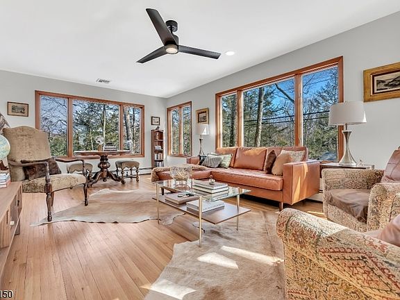 3rd image of 68 High Point Rd