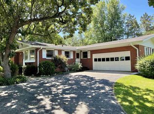 1772 Oakview Dr, Stoughton, WI 53589