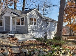 5 Lookout Trl, Hopatcong, NJ 07843