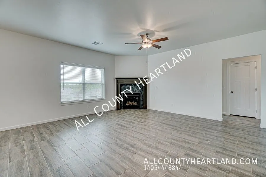 Beautiful 3-Bedroom Edmond Home with Modern Features! — Photo 3