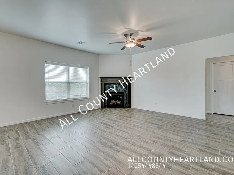 528 NW 175th St — Photo 3