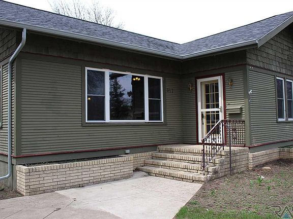 2nd image of 917 N Egan Ave