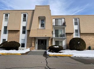 12 Shadowbrook Ln APT 24, Milford, MA 01757