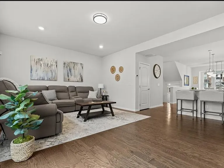 155 Chester Arthur Dr — Photo 3