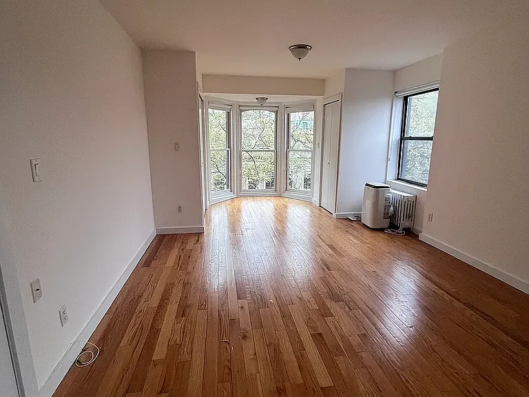 20 Sidney Pl #4B — Photo 4