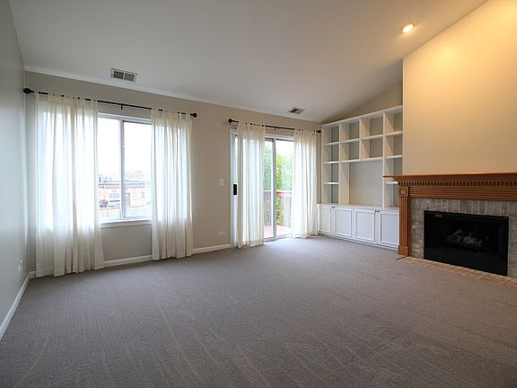 3rd image of 1030 E Wilson Ave