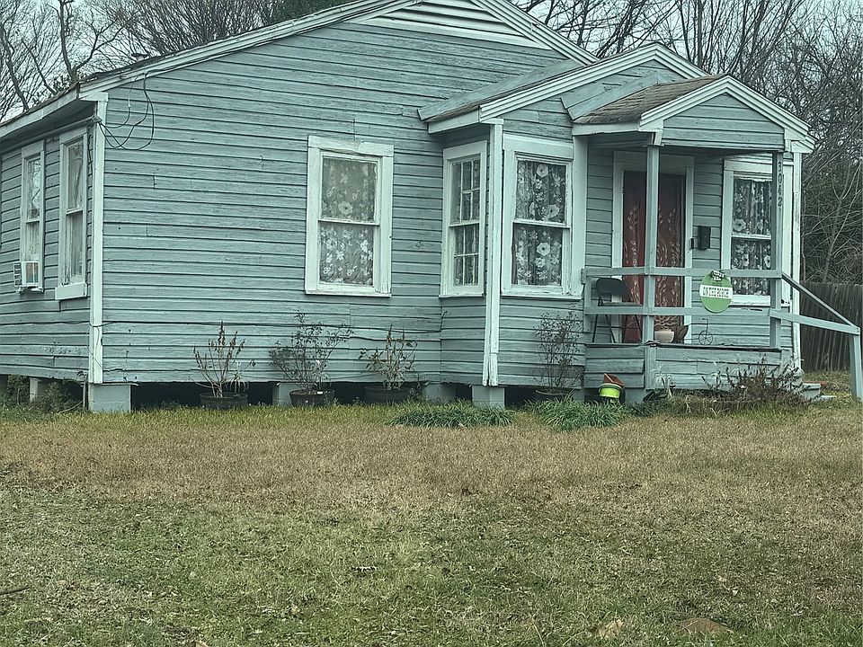 1st image of 3042 Dupont St
