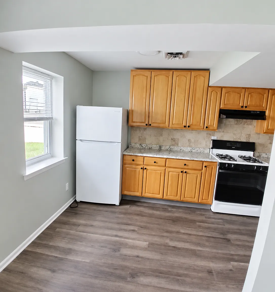 2 bed, 1.5 bath, 1100 sqft, $2,400 — Photo 2