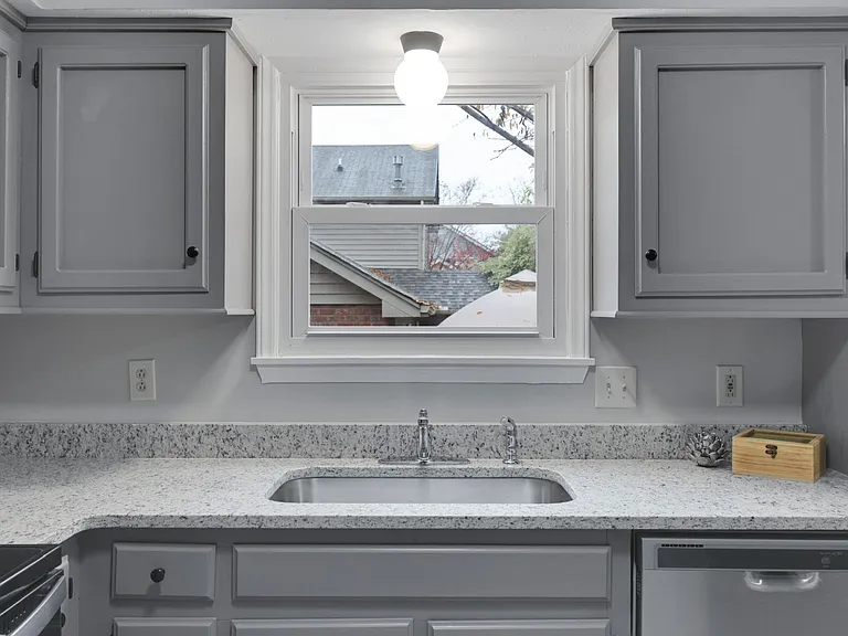 304 Hillside Ct — Photo 8