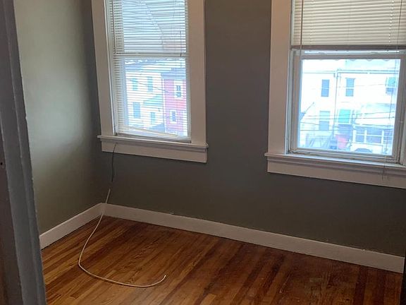 5th image of 1935 Grinnalds Ave