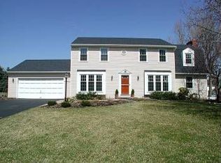 18 Hadley Dr, Fairport, NY 14450