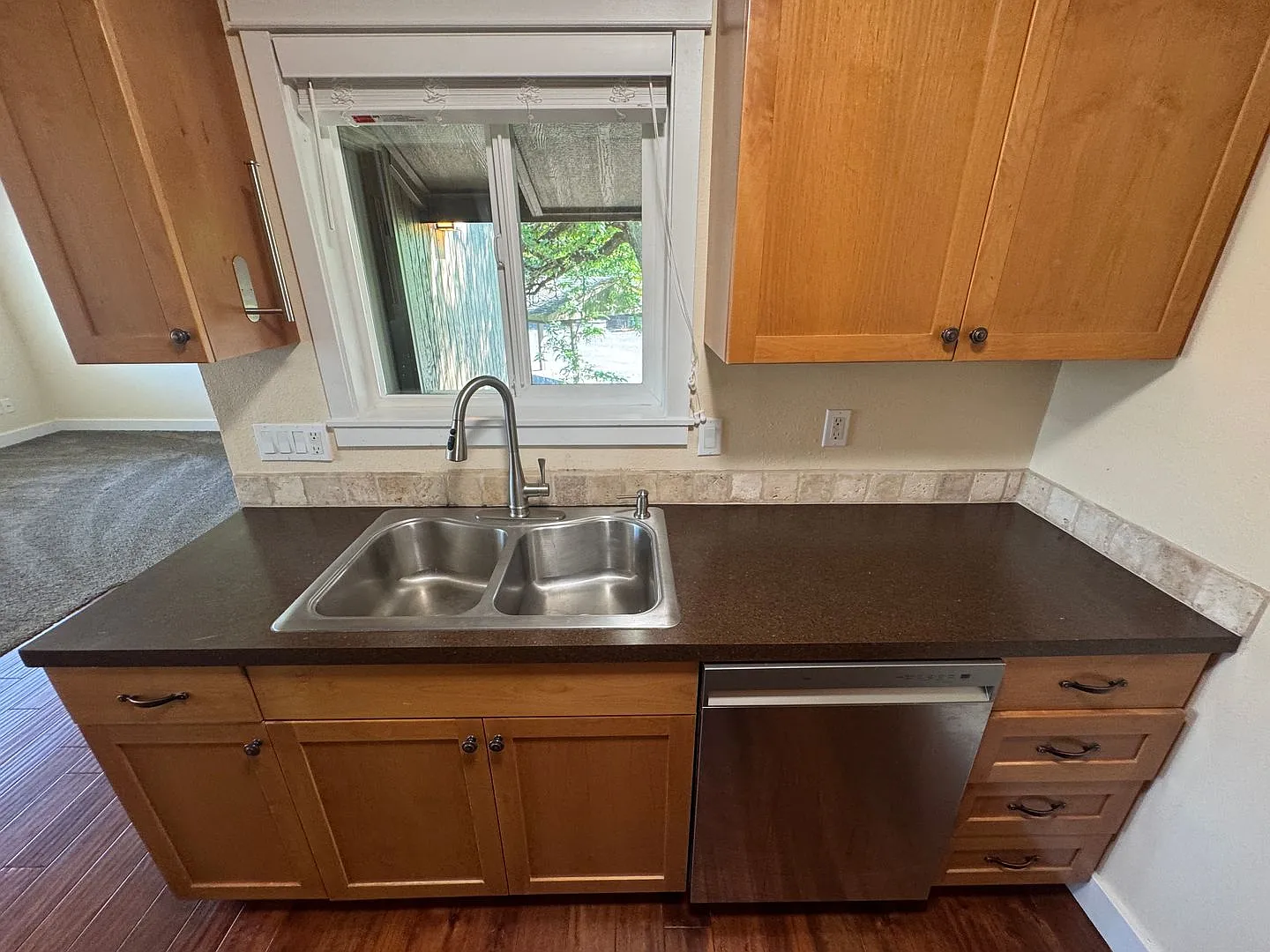 (963) 2850 Newton Place - 3brdm/1.5 Bath Condo — Photo 4