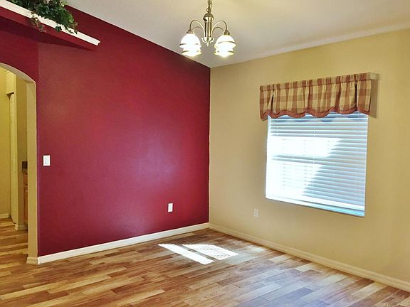 4th image of 510 NE 189th Ln