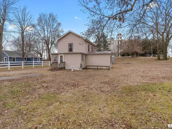 410 2nd St, New Boston, IL 61272