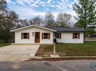 704 Powderhorn Dr, Athens, TX 75751