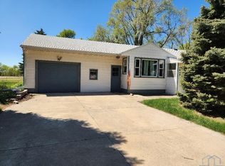 1002 Westend Dr, Vermillion, SD 57069