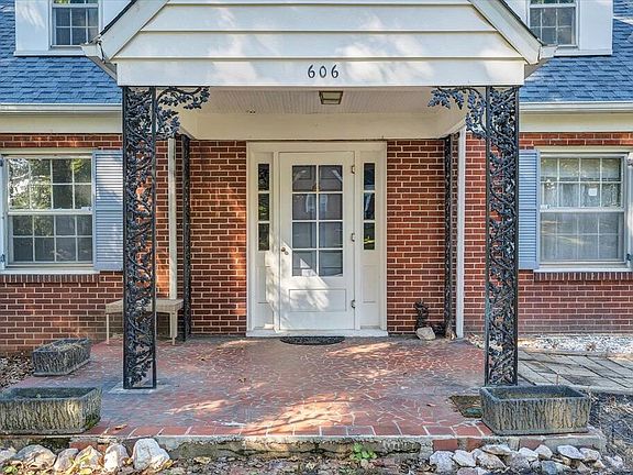 3rd image of 606 Rives Rd