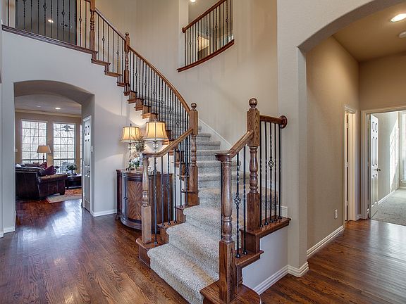 5th image of 8228 Victoria Ln
