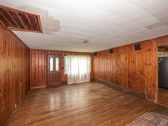 4th image of 15 Charles Ct