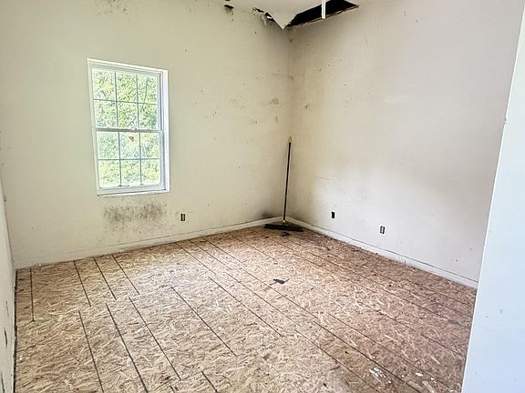 4th image of 1106 John St