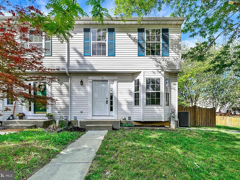 1st image of 711 Medinah Cir