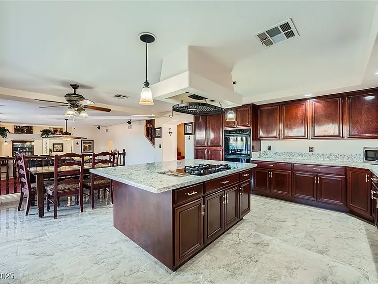 8748 Castle Hill Ave — Photo 9