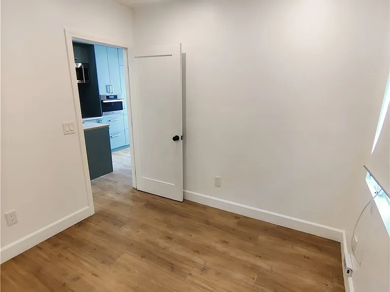 2618 S Bentley Ave — Photo 6