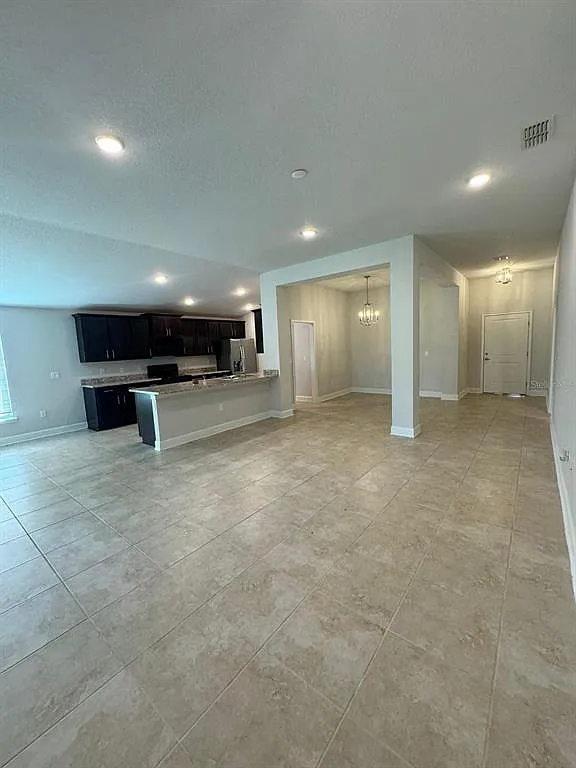 3 bed, 2.0 bath, 1975 sqft, $2,040 — Photo 2