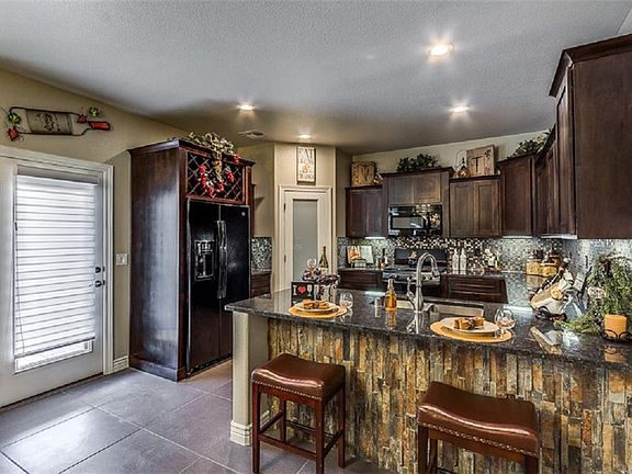 4th image of 12721 Valentin Ave