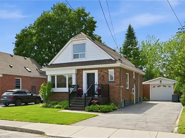 18 Ipswich Pl, Hamilton, ON L8K 3E7