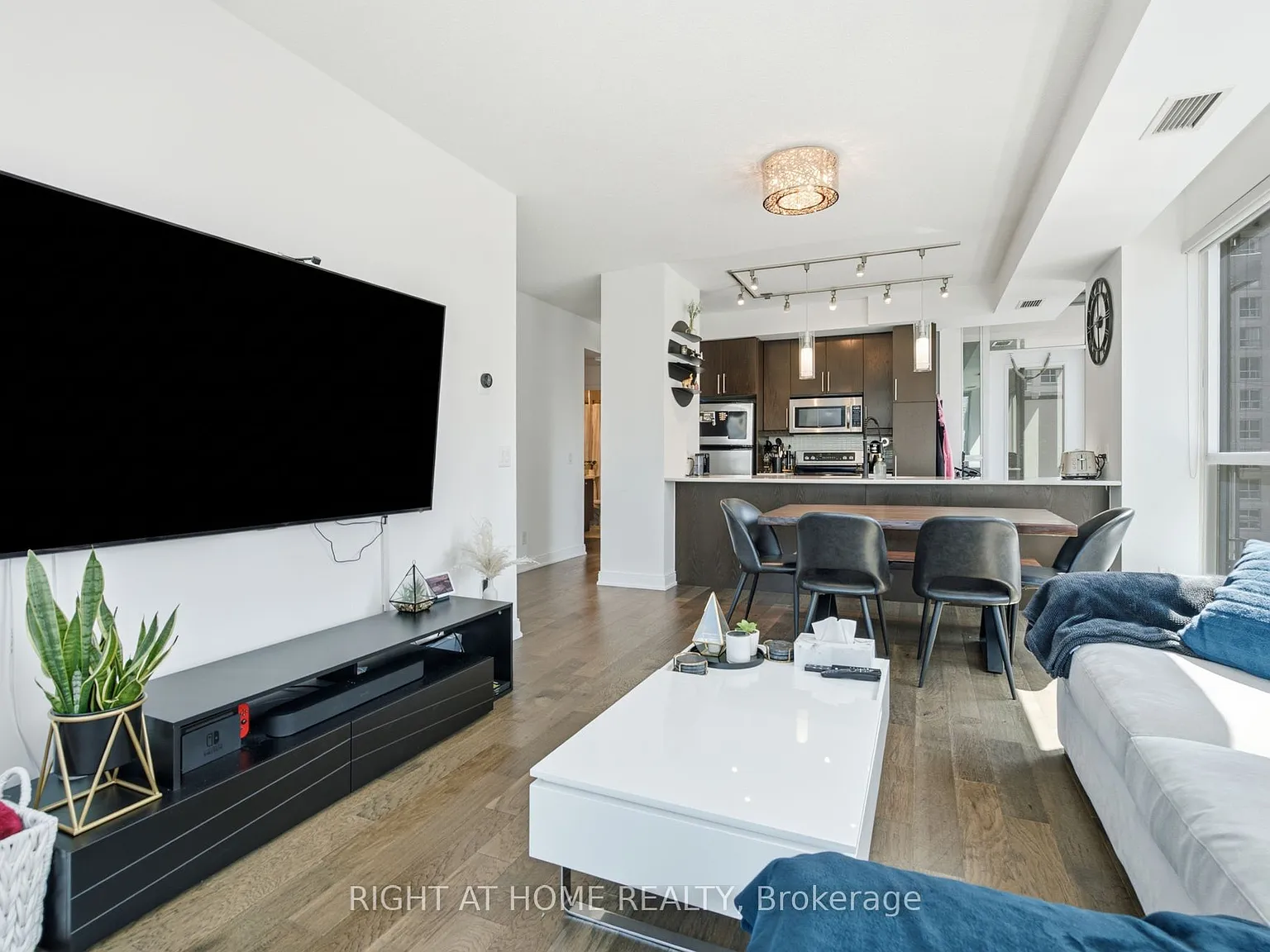 3 bed, $4,100 — Photo 3