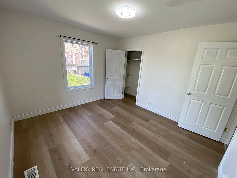 374 Edmonton St #MAIN — Photo 36