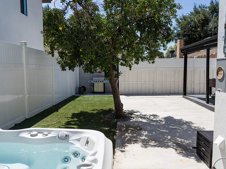 6156 Morella Ave — Photo 42