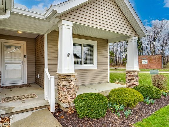 5th image of 1122 Essex Ct