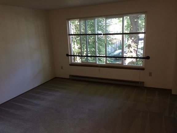 4th image of 710 NE 42nd St #8883638