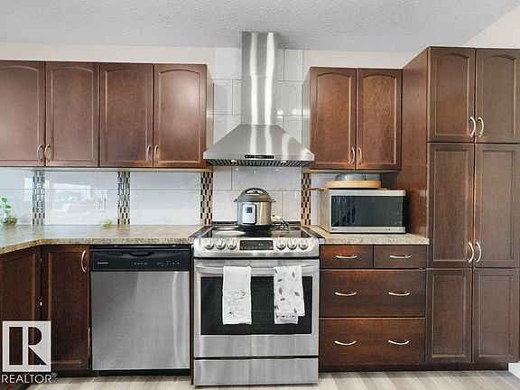4th image of 3756 8th St NW