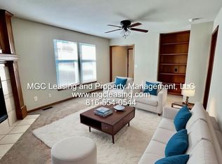 519 N Foxridge Dr, Raymore, MO 64083
