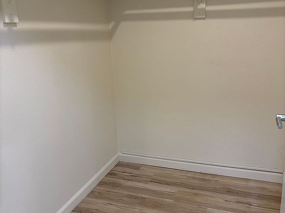 5th image of 339 Vernon Ave APT 12