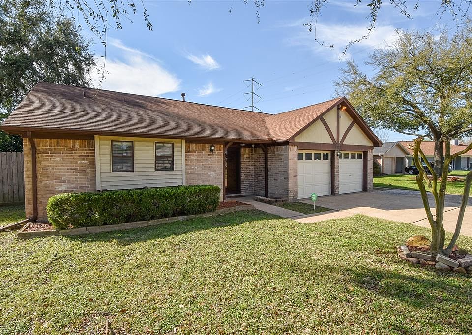 1st image of 2222 Woodcrest Dr